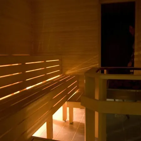 호텔 Rakendusliku Kolledzi 2*