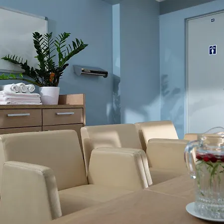 Rakendusliku Kolledzi 호텔 2*