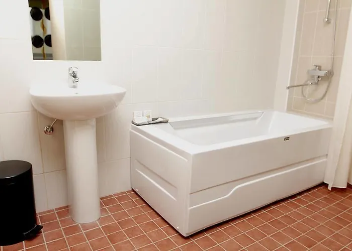 Отель Rakendusliku Kolledzi 2*